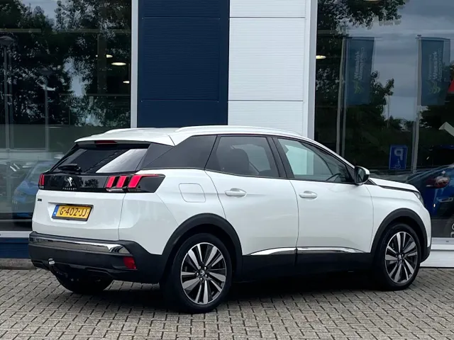 
Peugeot 3008 1.2 Allure 130pk Automaat | Navigatie | Climate control | Panoramisch schuif-kantel dak | Cruise control | Parkeerhulp en camera achter | Trekhaak vol									