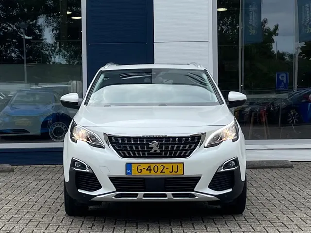 
Peugeot 3008 1.2 Allure 130pk Automaat | Navigatie | Climate control | Panoramisch schuif-kantel dak | Cruise control | Parkeerhulp en camera achter | Trekhaak vol									