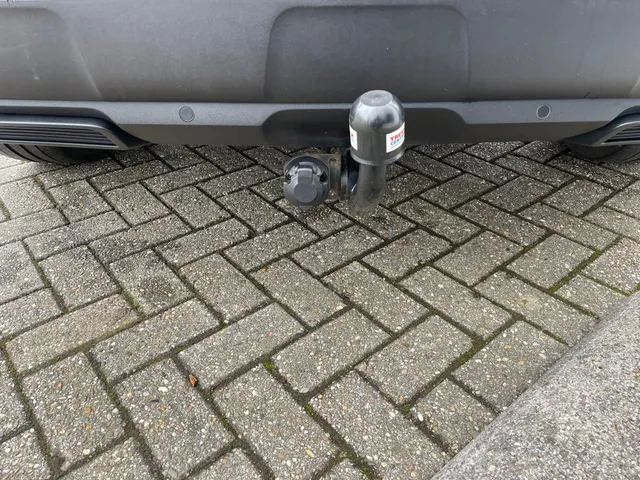 
Peugeot 3008 1.2 Allure 130pk Automaat | Navigatie | Climate control | Panoramisch schuif-kantel dak | Cruise control | Parkeerhulp en camera achter | Trekhaak vol									