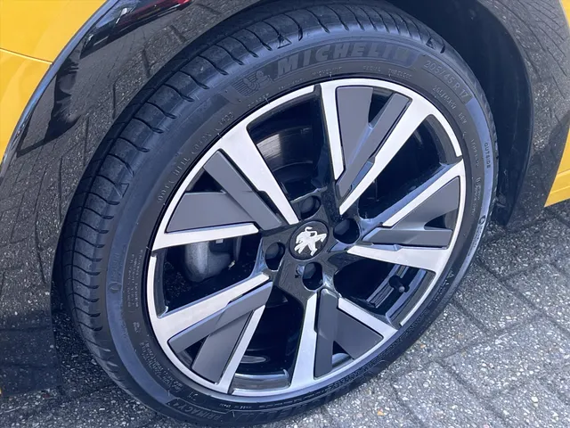 
Peugeot 208 1.2 PureTech 100pk GT-Line | Navigatie | Cruise Controle | Camera | Trekhaak | vol									