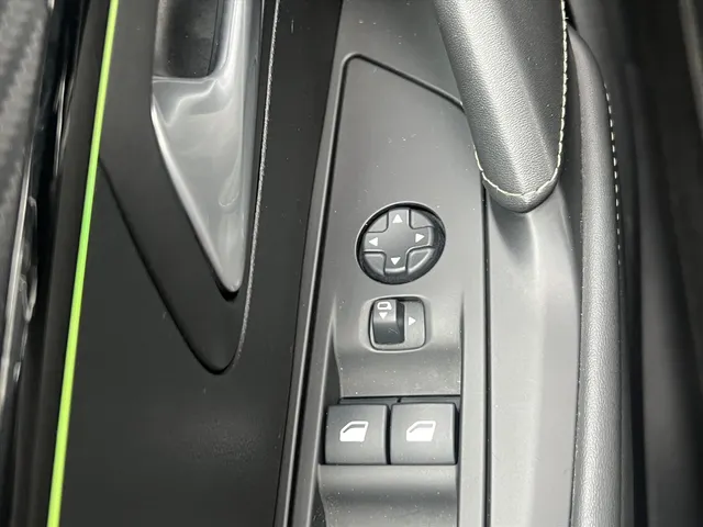 
Peugeot 208 1.2 PureTech 100pk GT-Line | Navigatie | Cruise Controle | Camera | Trekhaak | vol									