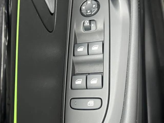 
Peugeot 208 1.2 PureTech 100pk GT-Line | Navigatie | Cruise Controle | Camera | Trekhaak | vol									