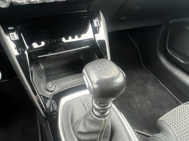 
Peugeot 208 1.2 PureTech 100pk GT-Line | Navigatie | Cruise Controle | Camera | Trekhaak | vol									