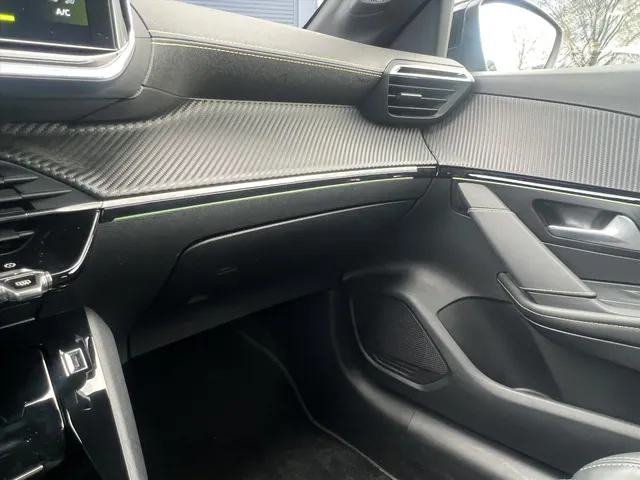 
Peugeot 208 1.2 PureTech 100pk GT-Line | Navigatie | Cruise Controle | Camera | Trekhaak | vol									