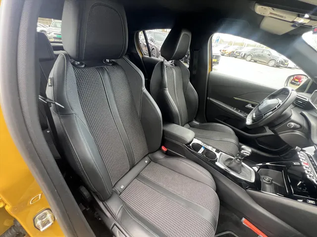 
Peugeot 208 1.2 PureTech 100pk GT-Line | Navigatie | Cruise Controle | Camera | Trekhaak | vol									