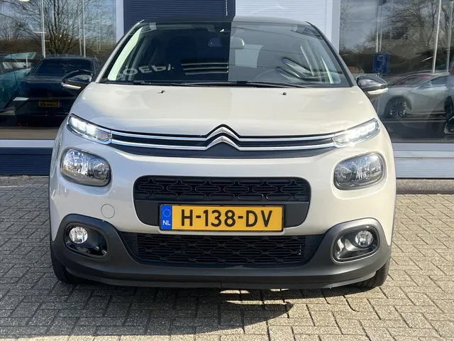 
Citroën C3 1.2 PureTech 110pk Shine | Navigatie | Parkeercamera | Cruise Control | Climate Control | Trekhaak | vol									