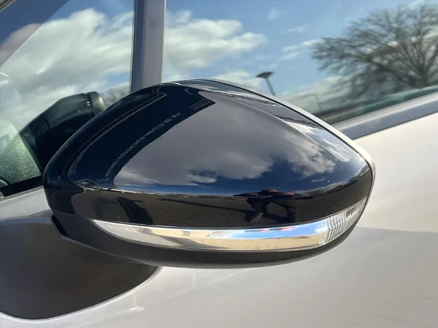 
Citroën C3 1.2 PureTech 110pk Shine | Navigatie | Parkeercamera | Cruise Control | Climate Control | Trekhaak | vol									