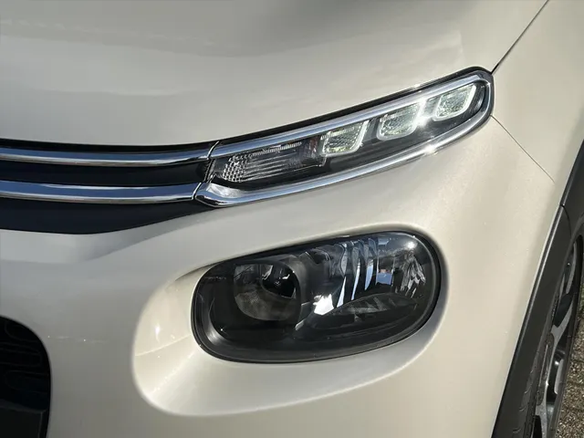 
Citroën C3 1.2 PureTech 110pk Shine | Navigatie | Parkeercamera | Cruise Control | Climate Control | Trekhaak | vol									