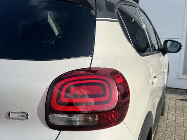 
Citroën C3 1.2 PureTech 110pk Shine | Navigatie | Parkeercamera | Cruise Control | Climate Control | Trekhaak | vol									