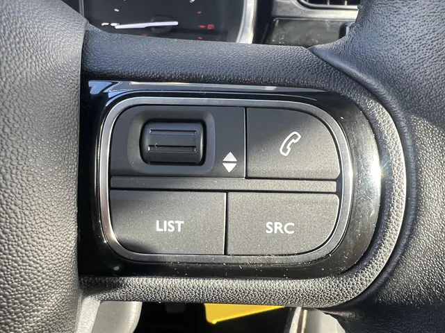 
Citroën C3 1.2 PureTech 110pk Shine | Navigatie | Parkeercamera | Cruise Control | Climate Control | Trekhaak | vol									