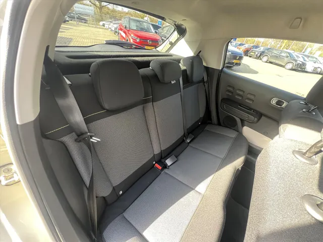 
Citroën C3 1.2 PureTech 110pk Shine | Navigatie | Parkeercamera | Cruise Control | Climate Control | Trekhaak | vol									