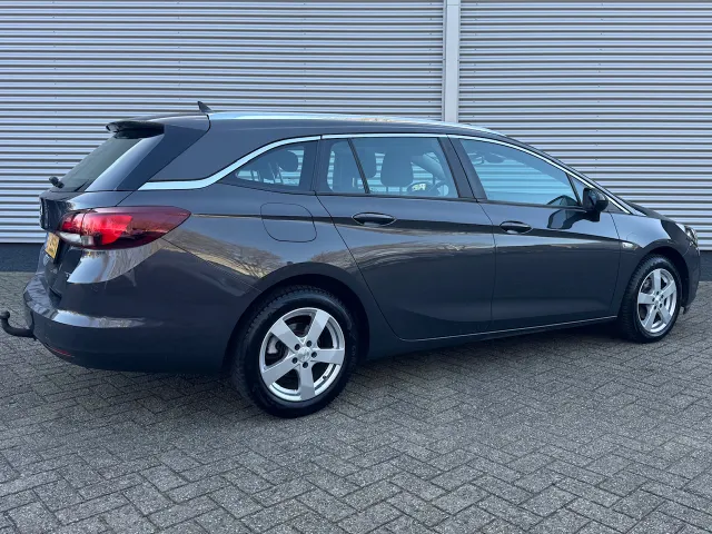 
Opel Astra 1.4 Turbo 150pk Business+ | Schuif/Kanteldak | Trekhaak | Navigatie | vol									