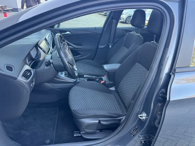 
Opel Astra 1.4 Turbo 150pk Business+ | Schuif/Kanteldak | Trekhaak | Navigatie | vol									