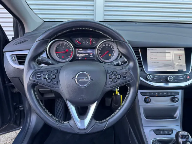 
Opel Astra 1.4 Turbo 150pk Business+ | Schuif/Kanteldak | Trekhaak | Navigatie | vol									