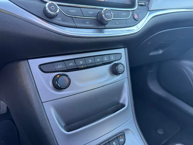 
Opel Astra 1.4 Turbo 150pk Business+ | Schuif/Kanteldak | Trekhaak | Navigatie | vol									