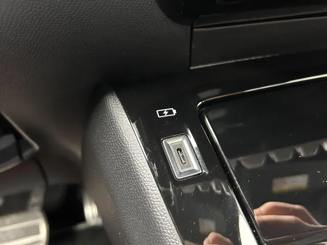 
Peugeot 2008 1.2 Puretech 130pk GT Automaat | Navigatie | Parkeerhulp voor en achter | Apple Carplay | Isofix | 3D cockpit | Parkeercamera achter | Androidauto | vol									