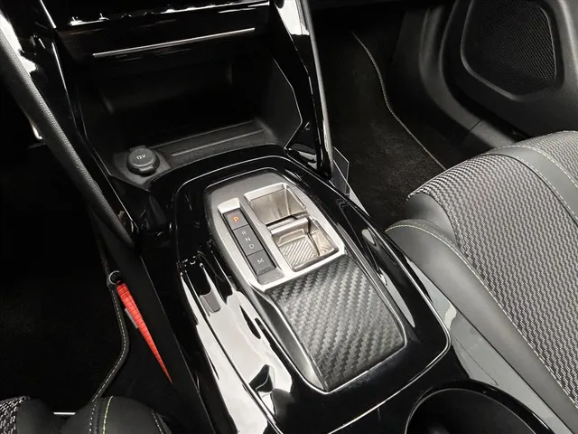 
Peugeot 2008 1.2 Puretech 130pk GT Automaat | Navigatie | Parkeerhulp voor en achter | Apple Carplay | Isofix | 3D cockpit | Parkeercamera achter | Androidauto | vol									