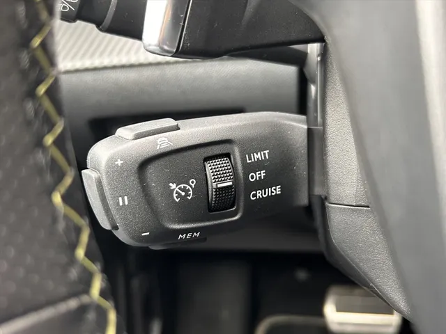 
Peugeot 2008 1.2 Puretech 130pk GT Automaat | Navigatie | Parkeerhulp voor en achter | Apple Carplay | Isofix | 3D cockpit | Parkeercamera achter | Androidauto | vol									