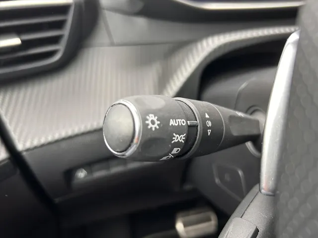 
Peugeot 2008 1.2 Puretech 130pk GT Automaat | Navigatie | Parkeerhulp voor en achter | Apple Carplay | Isofix | 3D cockpit | Parkeercamera achter | Androidauto | vol									