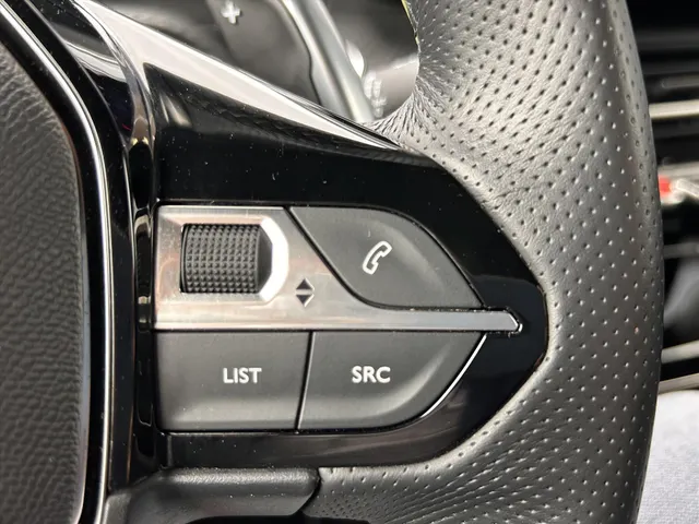 
Peugeot 2008 1.2 Puretech 130pk GT Automaat | Navigatie | Parkeerhulp voor en achter | Apple Carplay | Isofix | 3D cockpit | Parkeercamera achter | Androidauto | vol									