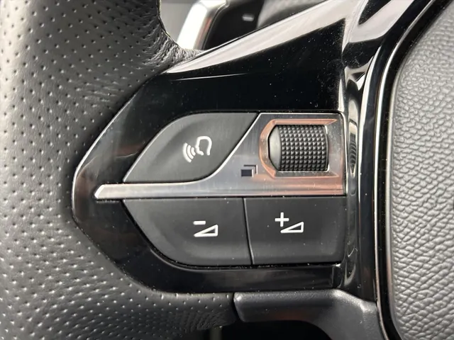 
Peugeot 2008 1.2 Puretech 130pk GT Automaat | Navigatie | Parkeerhulp voor en achter | Apple Carplay | Isofix | 3D cockpit | Parkeercamera achter | Androidauto | vol									