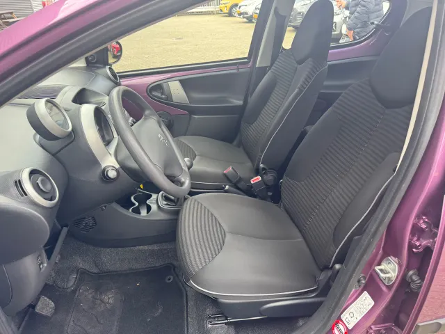 
Peugeot 107 1.0 68PK 5D Active | Airco | Elektrische ramen | Toerenteller | vol									