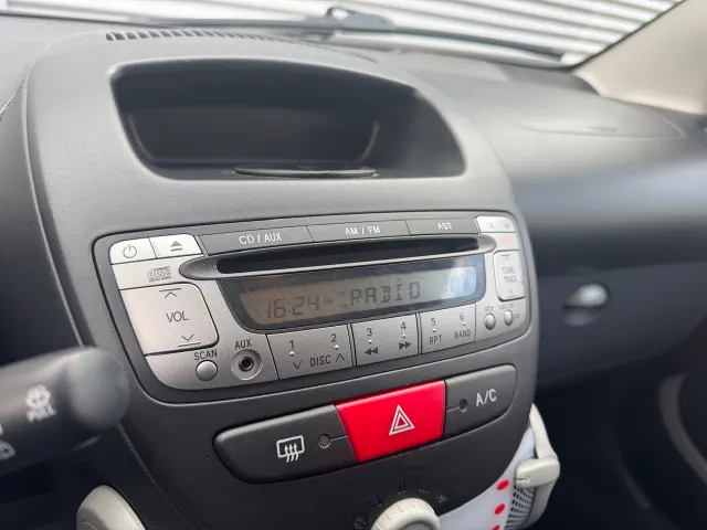 
Peugeot 107 1.0 68PK 5D Active | Airco | Elektrische ramen | Toerenteller | vol									