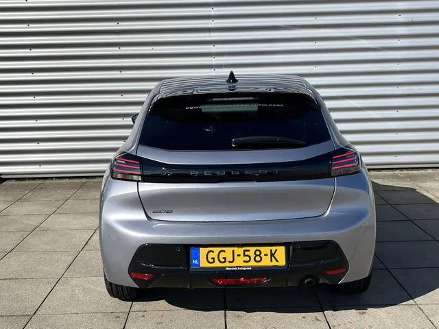 
Peugeot 208 1.2 PureTech 100pk Allure | Navigatie | Stoelverwarming | Vision Pack vol									