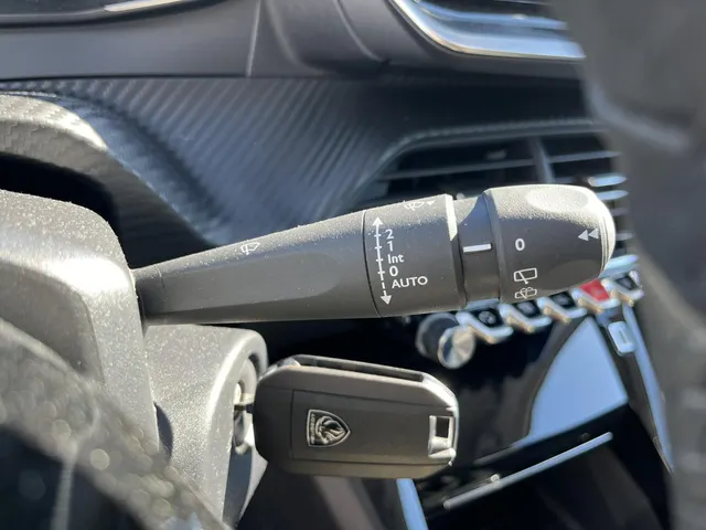 
Peugeot 208 1.2 PureTech 100pk Allure | Navigatie | Stoelverwarming | Vision Pack vol									