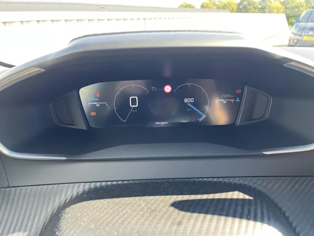 
Peugeot 208 1.2 PureTech 100pk Allure | Navigatie | Stoelverwarming | Vision Pack vol									