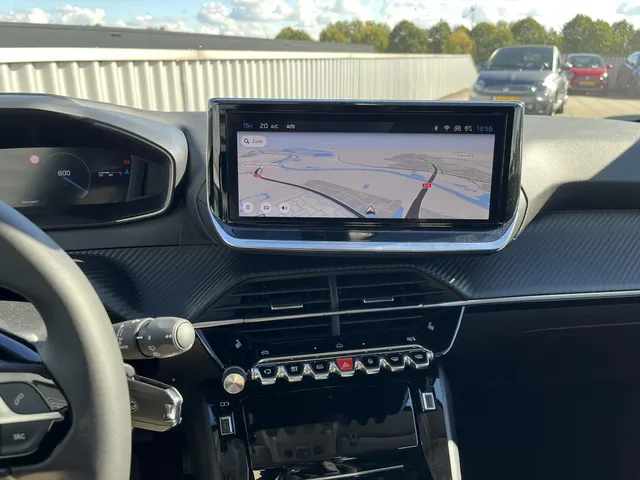 
Peugeot 208 1.2 PureTech 100pk Allure | Navigatie | Stoelverwarming | Vision Pack vol									