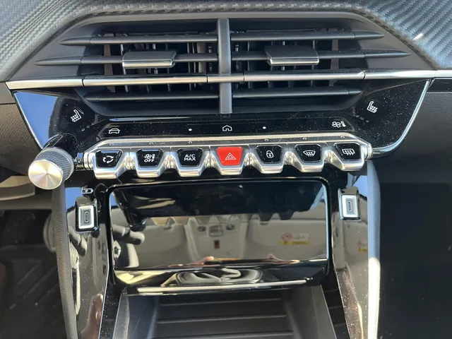 
Peugeot 208 1.2 PureTech 100pk Allure | Navigatie | Stoelverwarming | Vision Pack vol									