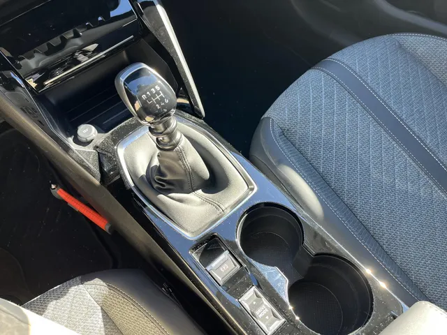 
Peugeot 208 1.2 PureTech 100pk Allure | Navigatie | Stoelverwarming | Vision Pack vol									