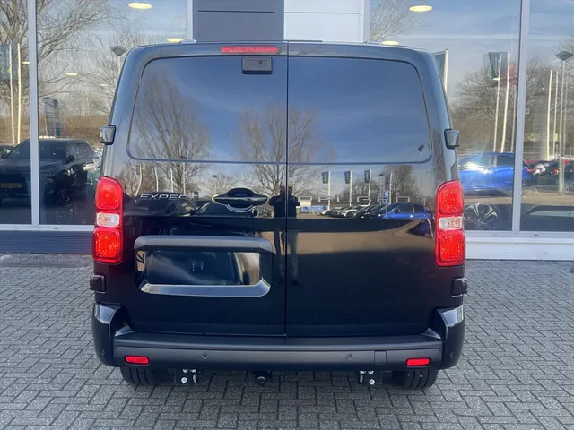 
								Peugeot Expert Dubbel Cabine 5-Zits 2.0 BlueHDi 180pk Automaat | Navigatie | Lederen bekleding met stoelverwarming | Climate control | Cruise control | Camera | vol									