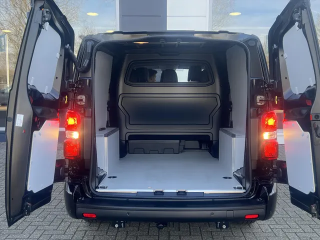 
								Peugeot Expert Dubbel Cabine 5-Zits 2.0 BlueHDi 180pk Automaat | Navigatie | Lederen bekleding met stoelverwarming | Climate control | Cruise control | Camera | vol									