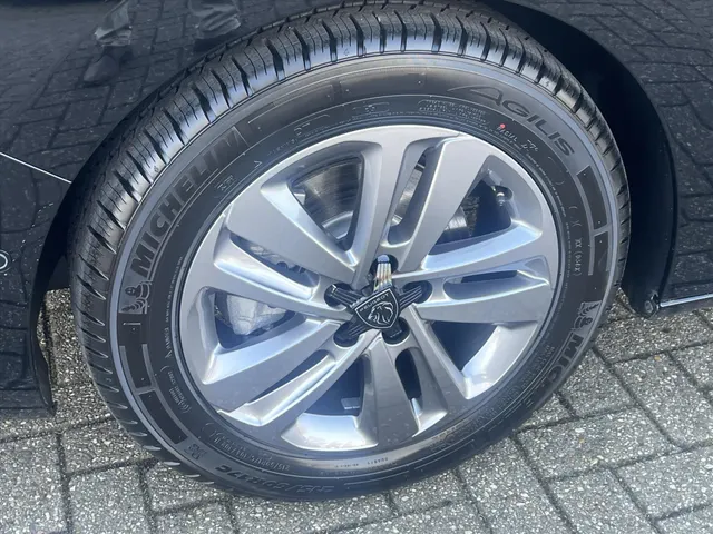 
								Peugeot Expert Dubbel Cabine 5-Zits 2.0 BlueHDi 180pk Automaat | Navigatie | Lederen bekleding met stoelverwarming | Climate control | Cruise control | Camera | vol									