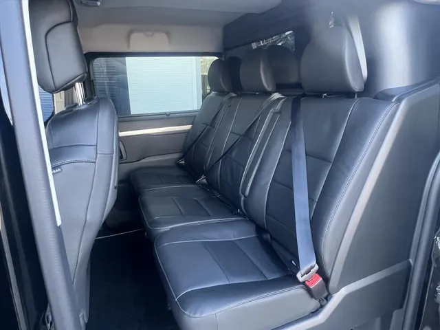 
								Peugeot Expert Dubbel Cabine 5-Zits 2.0 BlueHDi 180pk Automaat | Navigatie | Lederen bekleding met stoelverwarming | Climate control | Cruise control | Camera | vol									