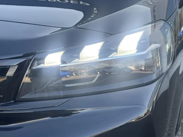 
								Peugeot Expert Dubbel Cabine 5-Zits 2.0 BlueHDi 180pk Automaat | Navigatie | Lederen bekleding met stoelverwarming | Climate control | Cruise control | Camera | vol									