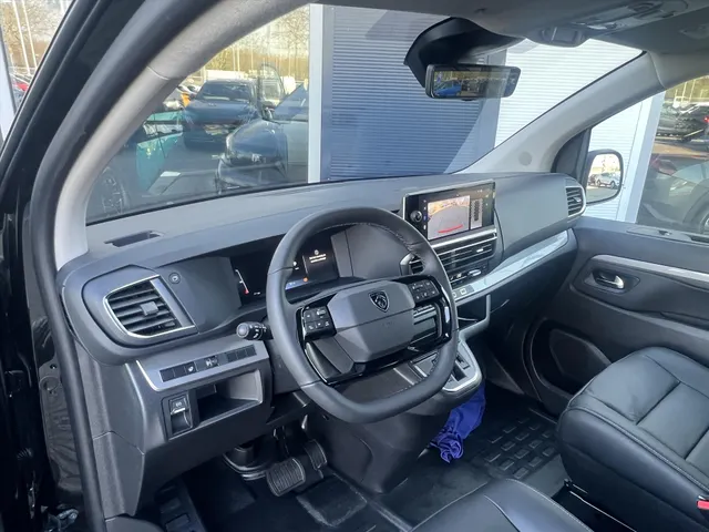 
								Peugeot Expert Dubbel Cabine 5-Zits 2.0 BlueHDi 180pk Automaat | Navigatie | Lederen bekleding met stoelverwarming | Climate control | Cruise control | Camera | vol									