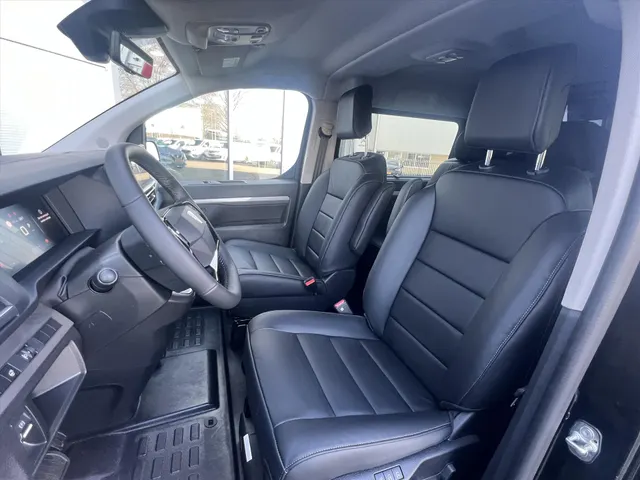 
								Peugeot Expert Dubbel Cabine 5-Zits 2.0 BlueHDi 180pk Automaat | Navigatie | Lederen bekleding met stoelverwarming | Climate control | Cruise control | Camera | vol									