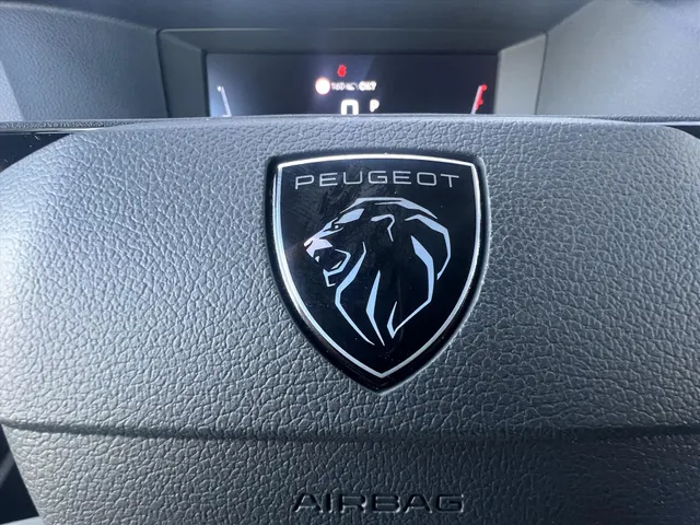 
								Peugeot Expert Dubbel Cabine 5-Zits 2.0 BlueHDi 180pk Automaat | Navigatie | Lederen bekleding met stoelverwarming | Climate control | Cruise control | Camera | vol									