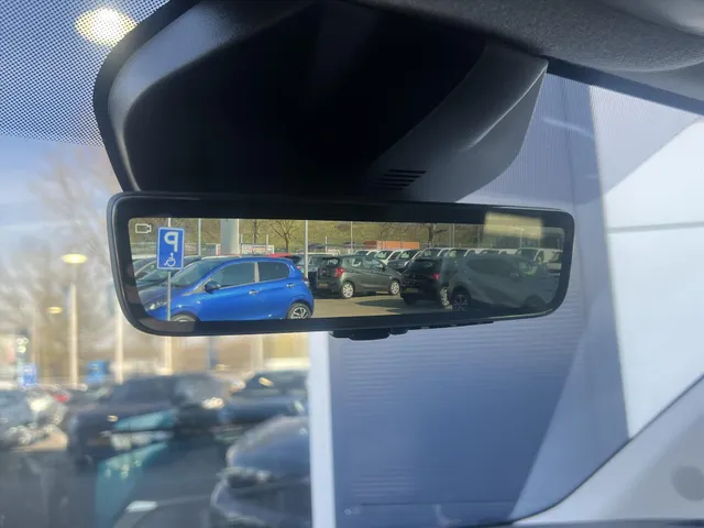 
								Peugeot Expert Dubbel Cabine 5-Zits 2.0 BlueHDi 180pk Automaat | Navigatie | Lederen bekleding met stoelverwarming | Climate control | Cruise control | Camera | vol									