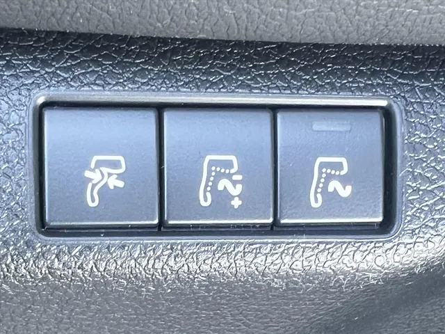 
								Peugeot Expert Dubbel Cabine 5-Zits 2.0 BlueHDi 180pk Automaat | Navigatie | Lederen bekleding met stoelverwarming | Climate control | Cruise control | Camera | vol									