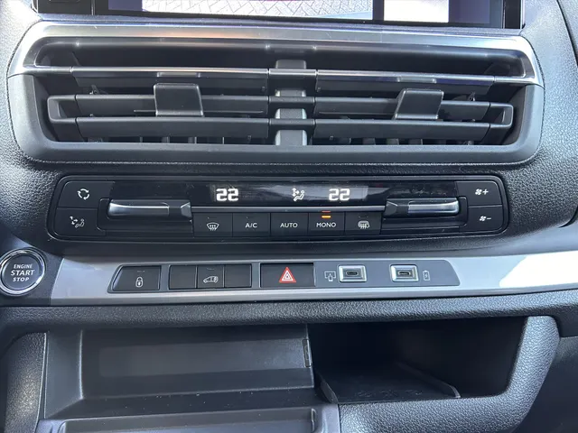 
Peugeot Expert GB L3 2.0 BlueHDi 180pk Automaat | Navigatie | Parkeercamera achter | Apple caplay + Androidauto | Stuurverwarming | vol									