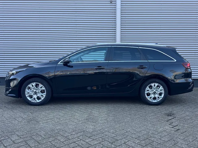 
Kia Ceed Sportswagon Sw 1.0 T-GDi 100pk DynamicPlusLine | Stoel/Stuurwielverwarming | Navigatie | Climate Control | Elektrische Klep | vol									