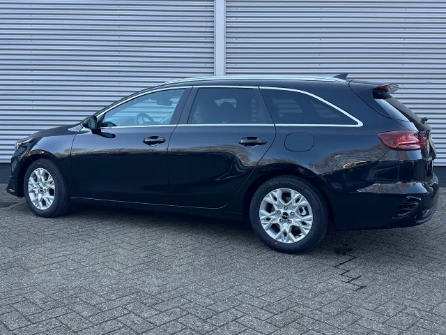 
Kia Ceed Sportswagon Sw 1.0 T-GDi 100pk DynamicPlusLine | Stoel/Stuurwielverwarming | Navigatie | Climate Control | Elektrische Klep | vol									