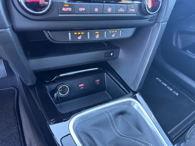 
								Kia Ceed 1.0 T-GDi 100pk Design Edition | JBL | Stoel/Stuurwielverwarming | Navigatie | Climate Control | vol									