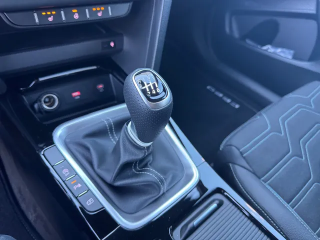 
								Kia Ceed 1.0 T-GDi 100pk Design Edition | JBL | Stoel/Stuurwielverwarming | Navigatie | Climate Control | vol									