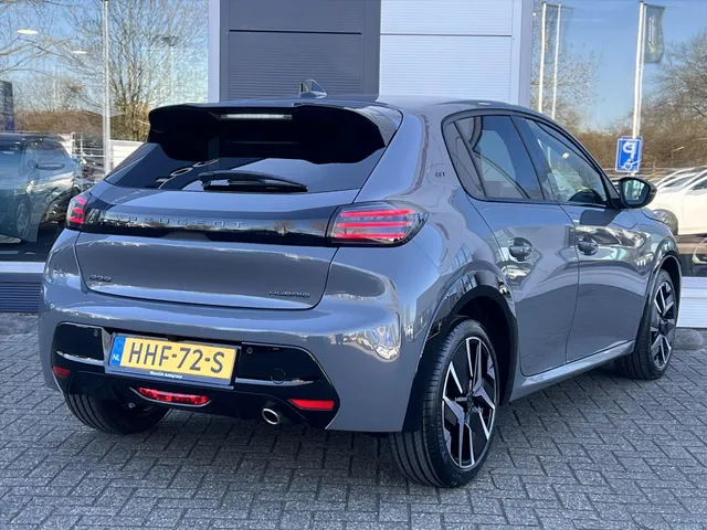
Peugeot 208 1.2 Hybrid 100 e-DCS6 GT | Automaat | Navigatie | Camera | Parkeersensoren | Cruise Control | vol									