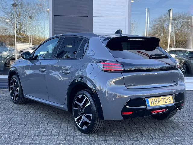 
Peugeot 208 1.2 Hybrid 100 e-DCS6 GT | Automaat | Navigatie | Camera | Parkeersensoren | Cruise Control | vol									